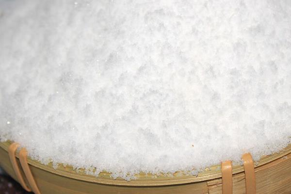 碳酸氢铵有什么作用，能为作物提供养分、起到驱虫效果