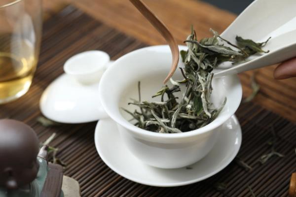 白茶是乌龙茶还是绿茶，既不是绿茶也不是乌龙茶