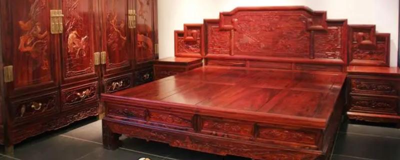 红木和金丝楠木哪个贵，金丝楠木要比红木贵一些