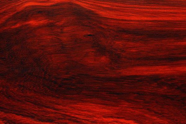 红木和金丝楠木哪个贵，金丝楠木要比红木贵一些