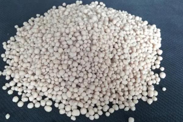 底肥效果化使用方法，需根据土壤肥力确定施肥量