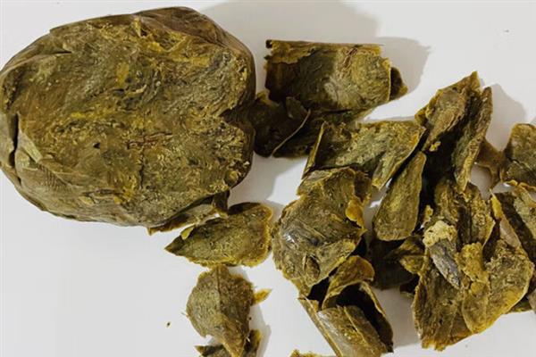怎么吃干硬的蜂胶块，一般不建议直接食用