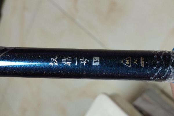 钓鱼初学者的鱼竿推荐，推荐龙战江湖、赤刃四代等