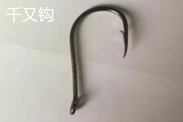 用哪种假饵路亚鲶鱼，亮片、软虫都比较合适