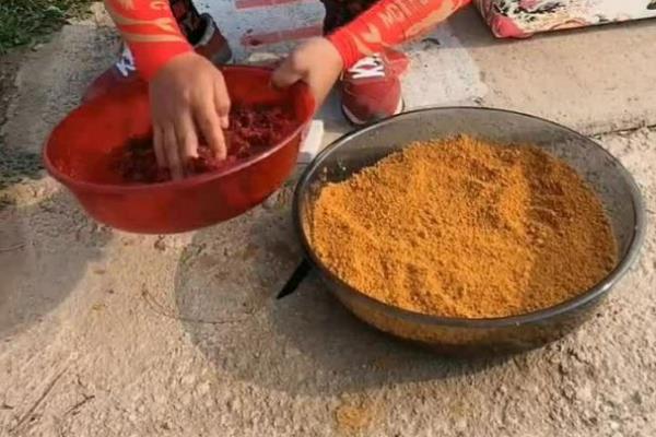 夏季钓鲫鱼用什么商品饵料，味型要以清淡为主