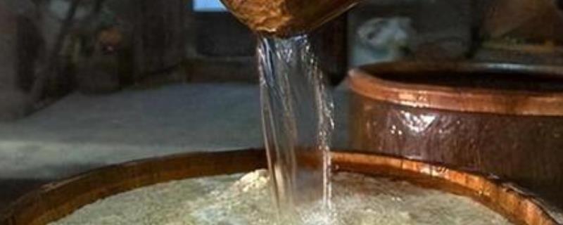 酿酒时为什么要加入稻谷壳，是为了稀释淀粉含量、疏松粮醅和拖水
