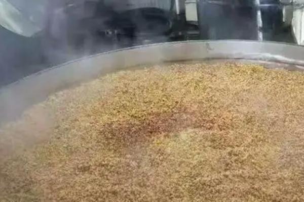 酿酒时为什么要加入稻谷壳，是为了稀释淀粉含量、疏松粮醅和拖水