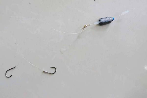 冬天钓鲫鱼用几号线和钩，根据鱼体大小、钓场环境等选择
