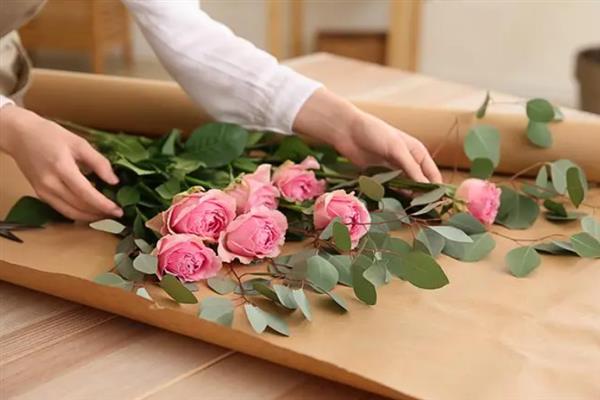 插水花期较长的鲜切花有哪些，有百合、康乃馨等