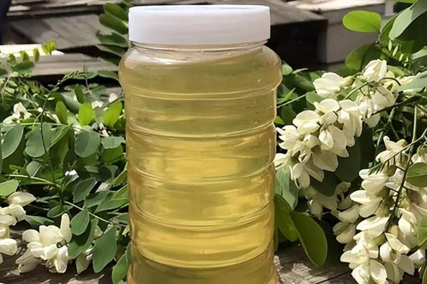 洋槐蜜和百花蜜的价格，前者一斤要50-70元、后者的价格取决于酿蜜蜂种