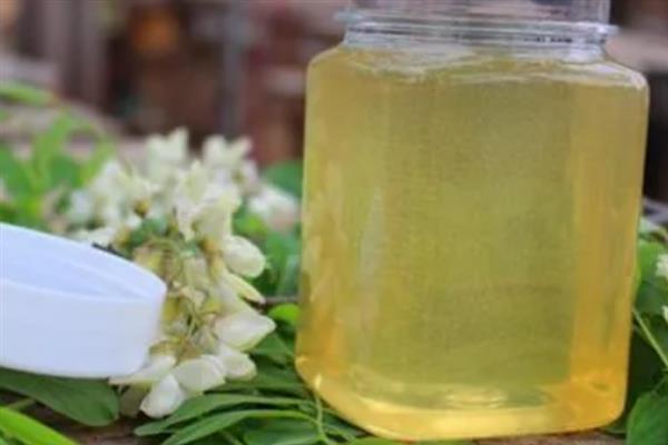 洋槐蜜和百花蜜的价格，前者一斤要50-70元、后者的价格取决于酿蜜蜂种