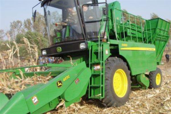 玉米收割机的寿命,寿命大概在5-6年左右