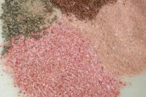 夏天老三样鱼饵怎样配，注意春腥、夏淡、秋香、冬浓