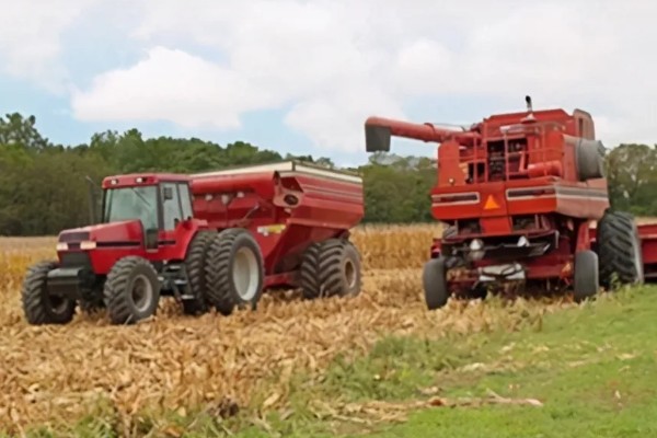 大型玉米收割机的常见问题，常见的有脱粒滚筒转动不稳定或异常