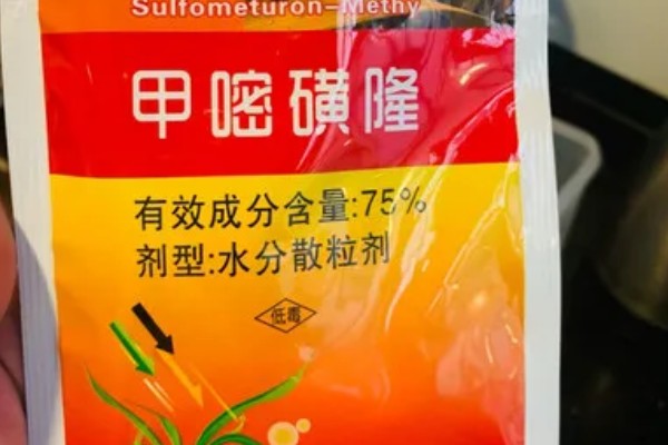 甲嘧磺隆的使用方法，一般兑水稀释喷雾