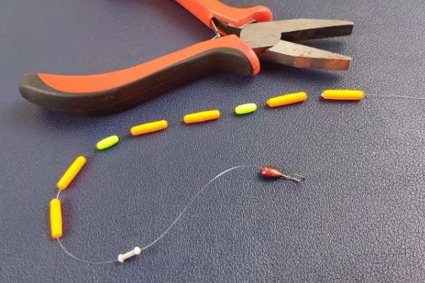 七星漂朝天钩的钓鱼技巧，一般来选择活饵比较合适