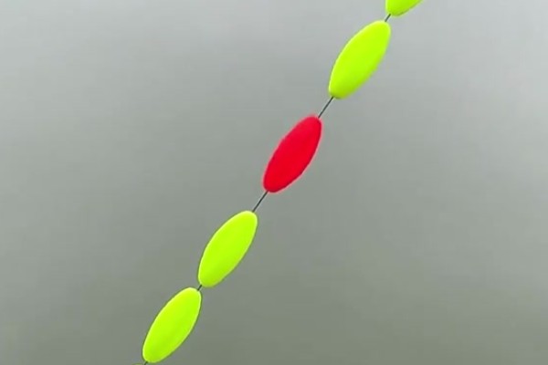 七星漂朝天钩的钓鱼技巧，一般来选择活饵比较合适