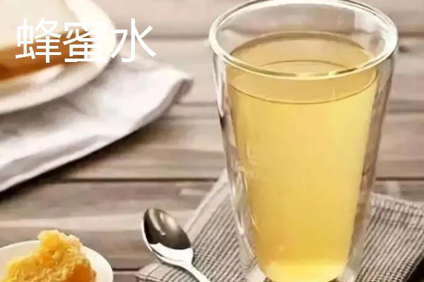 如何区分鸡公母，可通过外形和换羽速度而定