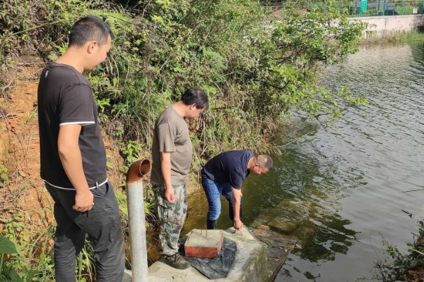 养虾的调水方法，要控制肥水程度