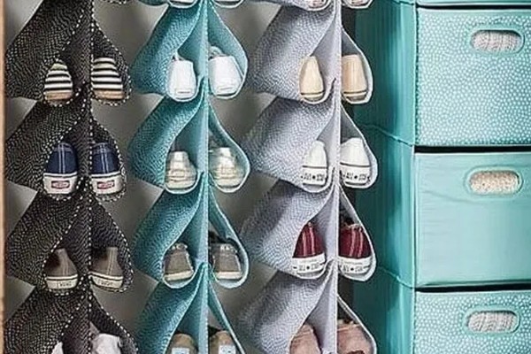 小狗半夜不睡觉的原因,可能是饥饿所致