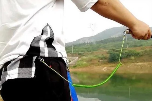 钓鱼失手绳的简介,可防止鱼竿被鱼拉入水中