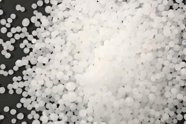 碳铵与尿素有什么区别，肥效速度、肥效差异等方面都不同