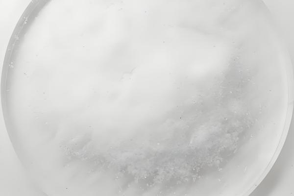 碳铵与尿素有什么区别，肥效速度、肥效差异等方面都不同