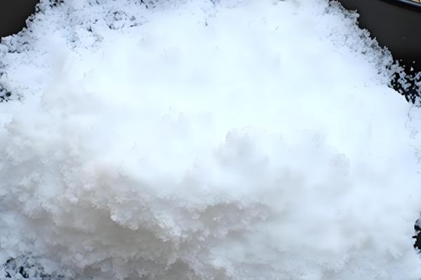 碳铵与尿素有什么区别，肥效速度、肥效差异等方面都不同