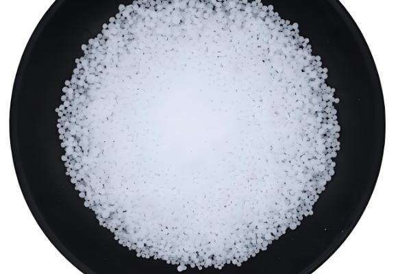 碳铵与尿素有什么区别，肥效速度、肥效差异等方面都不同