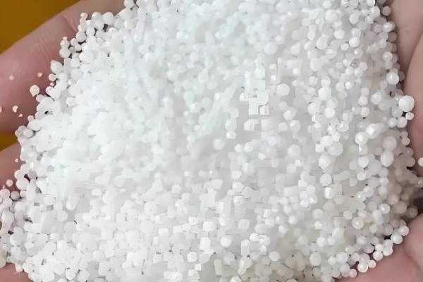 碳铵与尿素有什么区别，肥效速度、肥效差异等方面都不同