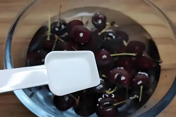 樱桃怎么清洗，可以用盐水浸泡