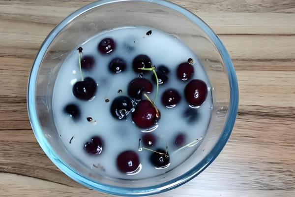 樱桃怎么清洗，可以用盐水浸泡