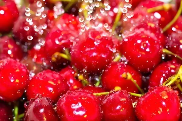 樱桃怎么清洗，可以用盐水浸泡