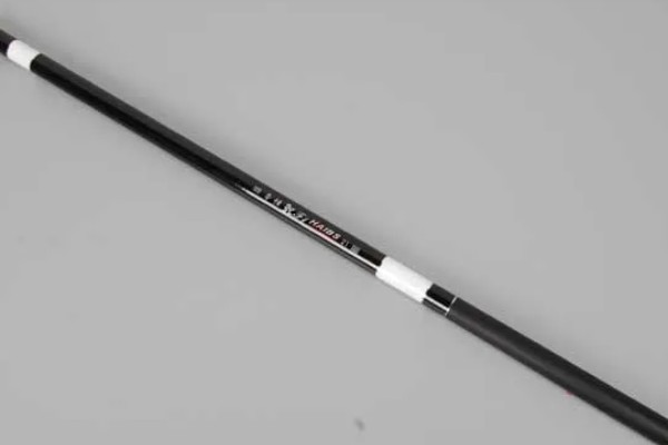 台钓竿的特点,具有竿节长、竿节少等特点