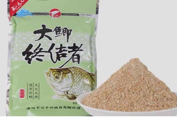 野钓鲫鱼用什么饵料,蚯蚓、红虫、野战蓝鲫等鱼饵都是适宜选择