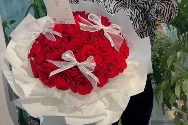 33朵玫瑰代表的含义，寓意永恒的爱、爱你如初等