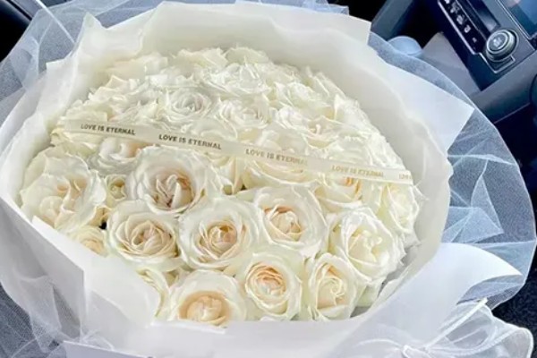 33朵玫瑰代表的含义，寓意永恒的爱、爱你如初等