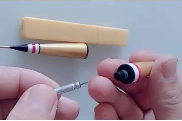 夜光漂吃铅量含电池吗，一般是不含电池的