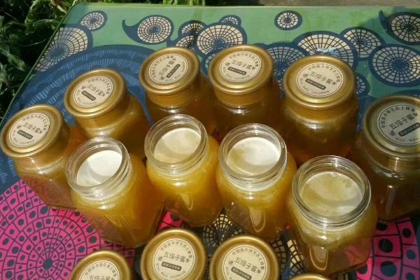 百花蜜真假鉴别方法，甜润适口略带微酸味