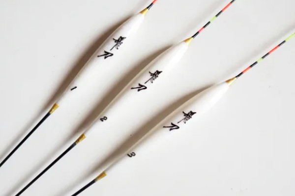 钓罗非鱼选择哪种漂，芦苇制作的浮漂被经常使用