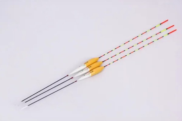 钓罗非鱼选择哪种漂，芦苇制作的浮漂被经常使用