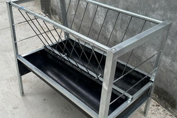 羊料槽用哪种材质，高强度工程聚丙烯纯原料具有结实耐用等特点