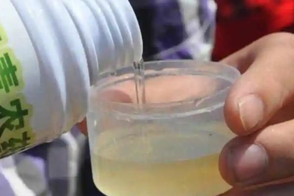 稀释农药的方法,可湿性农药先用少量水稀释再倒入药水桶中