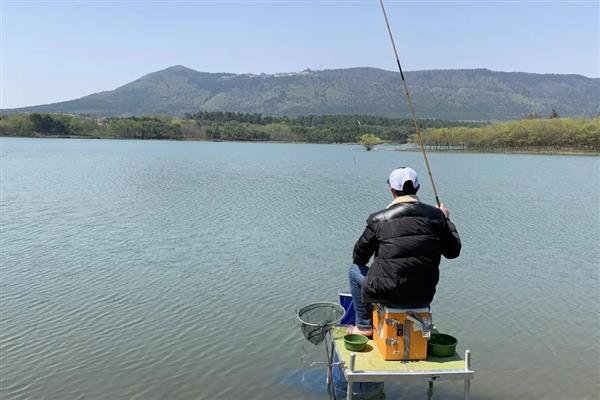 鲶鱼钓底还是浮钓好，一般情况下建议钓底