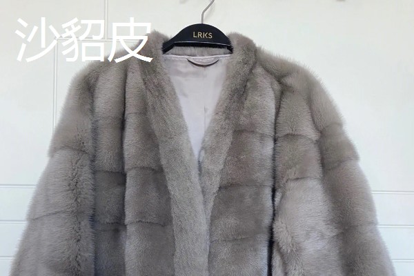 黑貂皮发红是不是褪色了,在阳光下发红属于正常情况