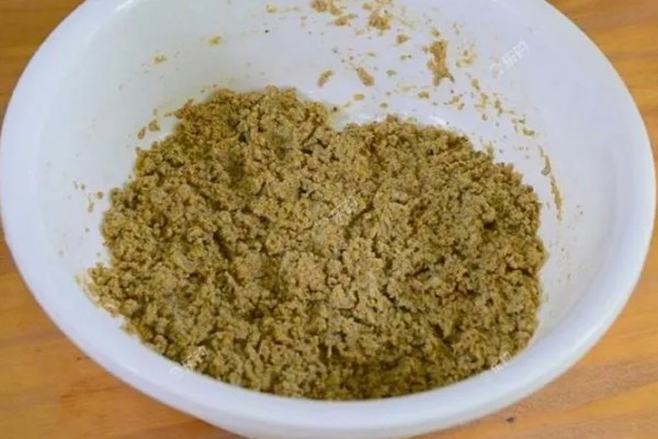 冬天钓鲫鱼用什么饵料，最好用的是活饵