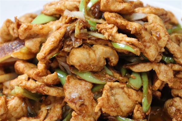 河北河间市的特产，有河间鸭梨、炉肉火烧等