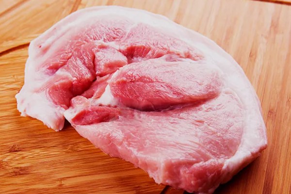 猪后丘属于什么部位,是屁股上方的一块长方形肉