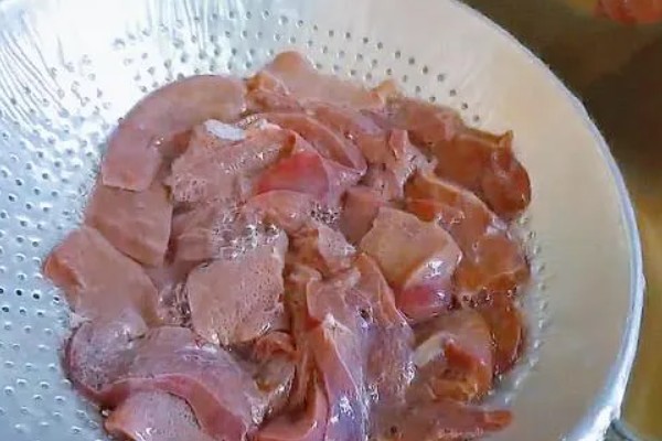 猪后丘属于什么部位,是屁股上方的一块长方形肉