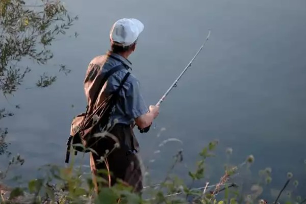 钓鲢鳙水深多少合适,2-3米垂钓合适